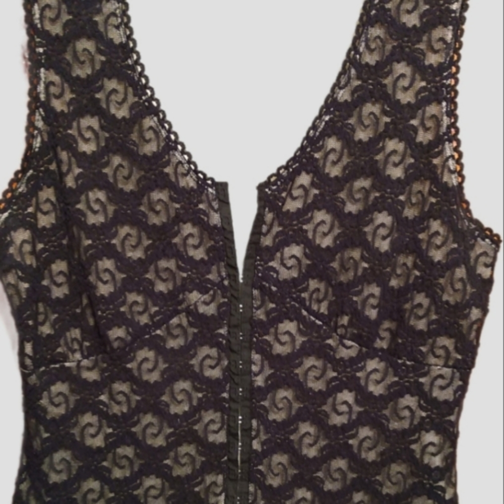 CDW Beautifully SEXY lace top with hook & eyelet closure, fully lined. Small.